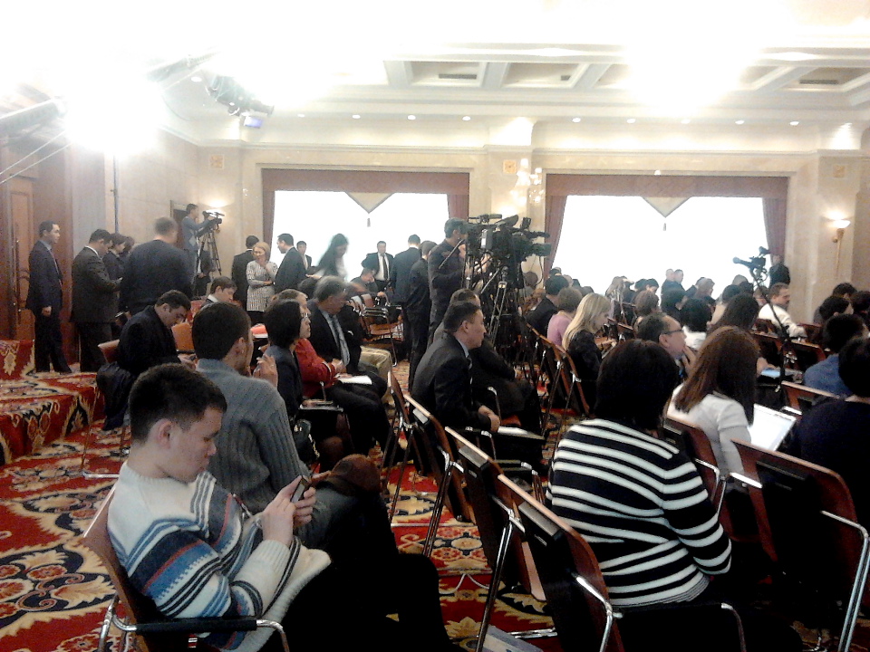 Atambaev yillik matbuot anjumani o’tkazdi