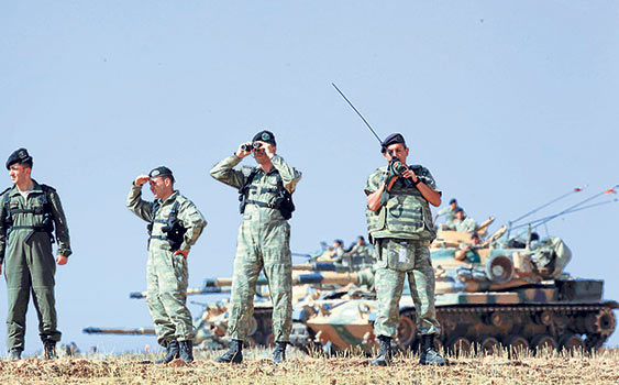 Sinirda tank hareketliligi