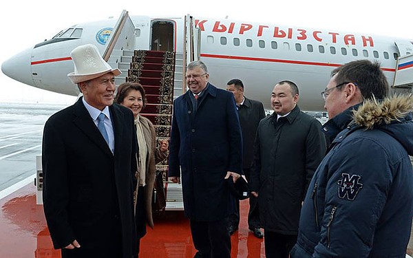 Atambaev Putin bilan uchrashgani Moskvaga jo’nab ketdi