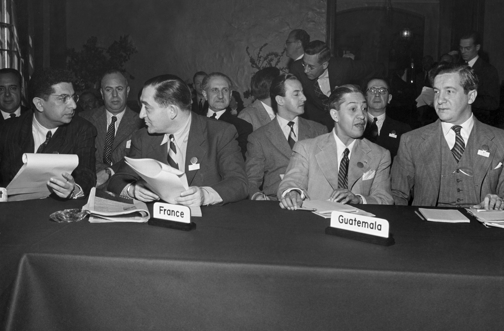 Соглашение мвф. Соглашением Бреттон-Вудса 1944 года. Бреттон-Вудской конференции в 1944. Бреттон-Вудская финансовая конференция 1944 года. Конференция в Кингстоне 1976.
